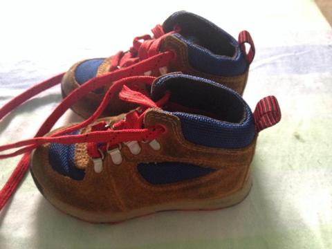 A la venta zapato de niño Marca Timberland Talla 23 Usado en buen estado Negociable