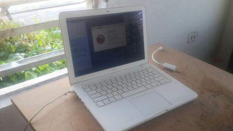 Apple Macbook Unibody Blanca 2010 a1342 2.4ghz 8gb/hd 1tb