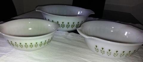 SET DE TRES BOL O ENSALADERAS EN PORCELANA BLANCA ESPAÑOLA