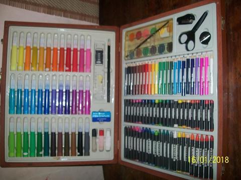Maletín artístico Acuarelas, Marcadores, colores, pincel, borra, lápiz