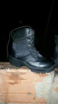 Botas