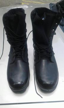 Se cambian botas Altamas