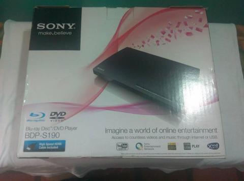 Blu Ray Sony con control y peliculas