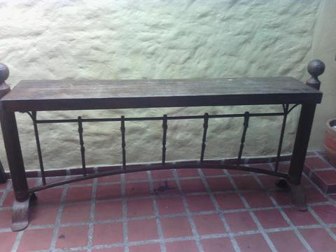 Mueble Antiguo de Madera y Bronce
