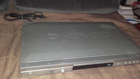 DVD DAEWOO DC, Con su cable y su control remoto USADO