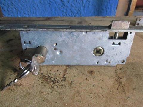 Cerradura para púerta o reja