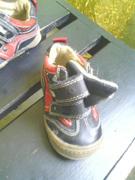 Zapatos de niños talla 19