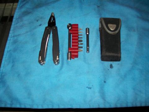 HERRAMIENTA VICTORINOX Y NAVAJAS