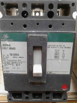 Breaker general electric trifásico 3x50amp Superficial usado