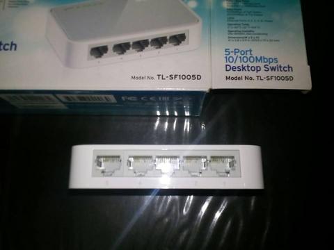 Switch 5 Puertos Tplink Tlsf1005d 200mbps. Conexión Rj45