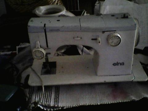 MAQUINA DE COSER SUECA ELNA