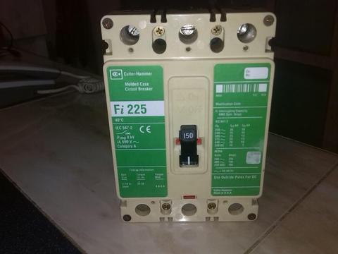BREAKER CUTLER HAMMER 3x150 amps