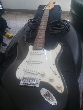 Guitarra Eléctrica Maxtone Stratocaster