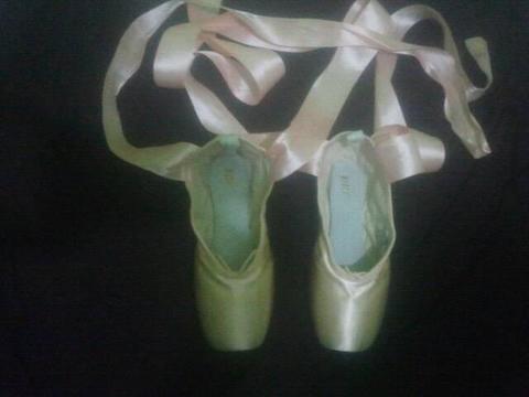 zapatillas de puntas de ballet clasico marca BLOCH