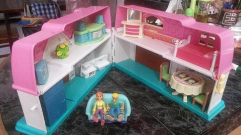 CASA DE MUÑECAS CON SUS ACCESORIOS