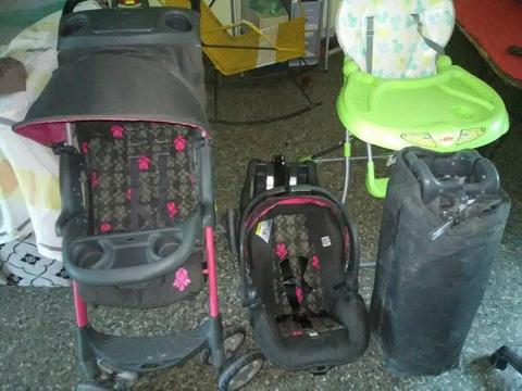 combo coche porta bebe corral y silla para comer