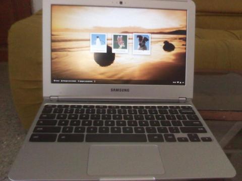 Laptop Samsumg Chrookmebook XE303C12A01US