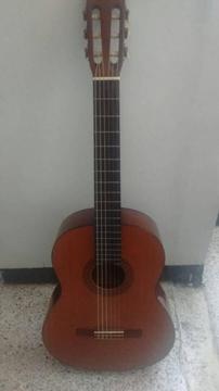 VENDO GUITARRA YAMAHA C40