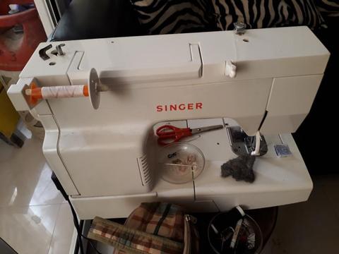 Maquina de Coser Singer