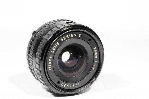 Lente Nikon 28mm F:2,8 E Manual Analogico Optimo Estado como nuevo