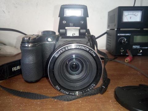 Camara semiprofesional Fujifilm FinePix S4500