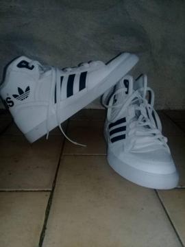 Botas adidas talla 43 en 70verdesnueva