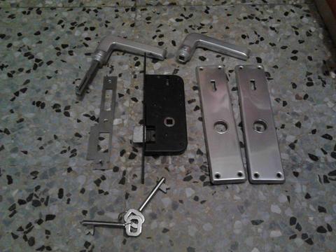 cerradura de acero inoxidable marca yale nueva con su caja elegante