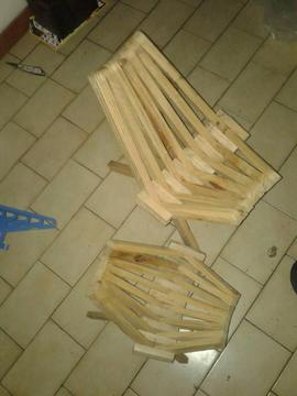 *par de sillas artesanales de madera pequeña y mediana 7millones