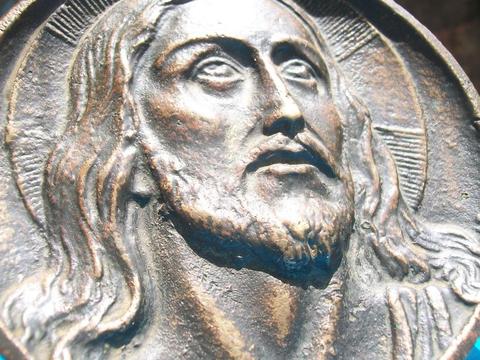 Rostro De Jesucristo ,en Una Antigua Pieza De Bronce Macizo