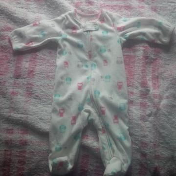 A la venta Pijama de Bebe Usada en buen estado marca Carters Talla 3M Negociable