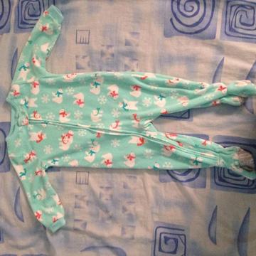 A la venta Pijama para niña marca Carters Nueva Talla 18M Importada Negociable