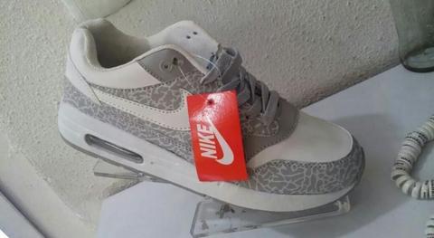 Zapatos Nike Elephant