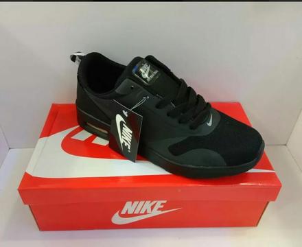 Zapatos Nike Tavas