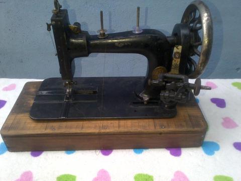 Maquina de coser antigua de coleccion Singer