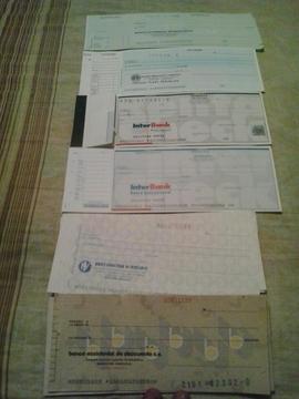 cheques viejo tengo en total 72 cheques PRECIO 50 MIL C/U 04162647511