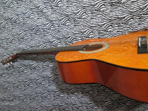 guitarra De Catala americana economica al mismo precio de una guitarra china