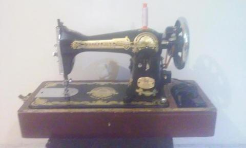 MAQUINA DE COSER MARCA SOUTH CHINA USADA