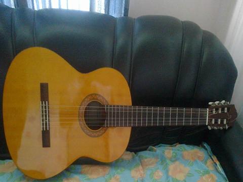 Guitarra Yamaha C40