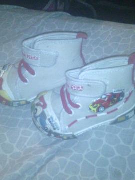 Vendo Zapatos de Niño