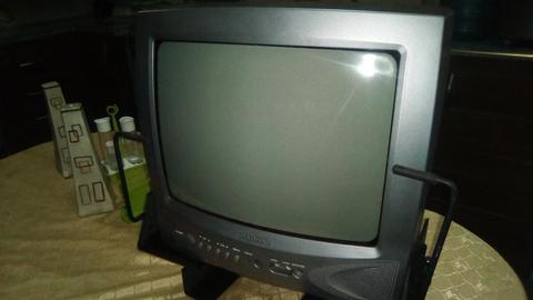Televisor Daewoo a Color de 24 Pulgadas