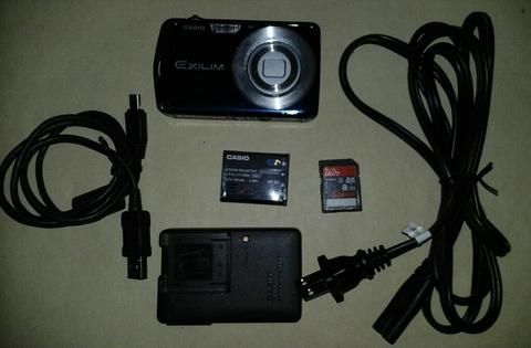 Camara Digital Casio Exilim 10 Megapixeles Y Sus Accesorios