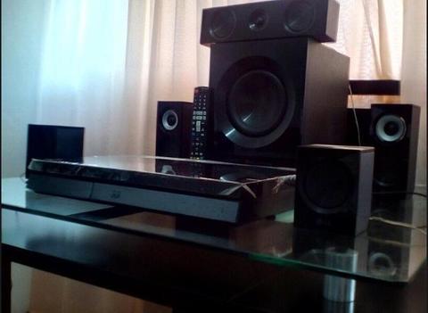 Home Theater 5.1 1100 watts Teatro en casa Casi nuevo en su Caja