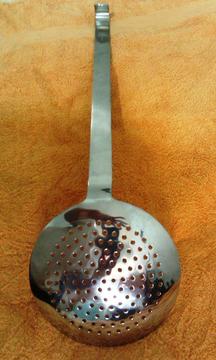 Espumadera Profesional marca Magefesa de Acero Quirúrgico 40 Cm Largo