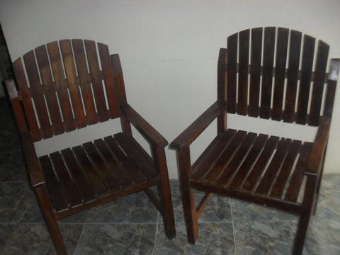 Dos sillas de madera