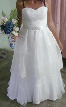 Vestido de novia,con velo y armador incluidos