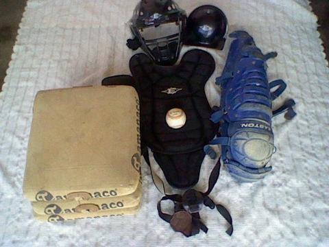 Se Vende este Equipo de catcher de beisbol mas base Tamanaco