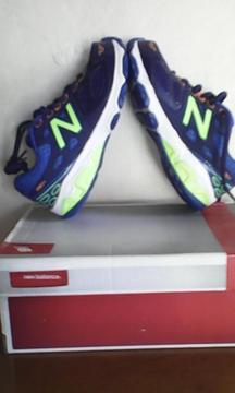 vendo hermoso par de zapatos ojo es de niño en 55 M