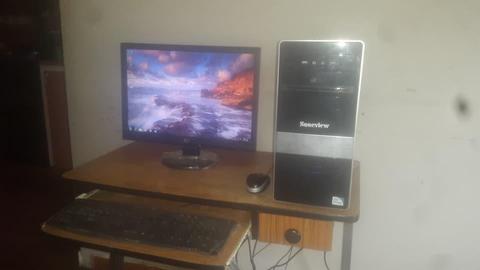 Vendo Computadora Completa Con Monitor Lcd De 19 Pulgadas, Teclado, Mouse Mesa Incluida..!!!