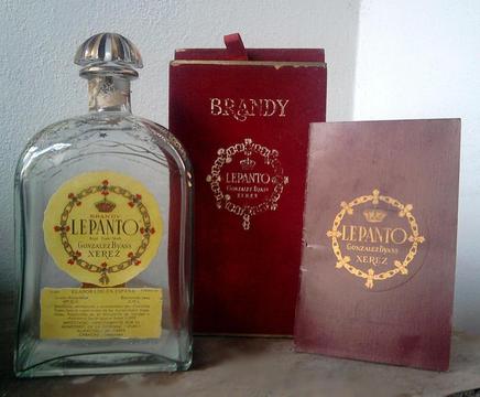 Botella Brandy Lepanto caja de gamuza