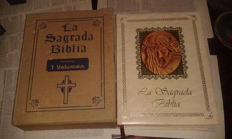 Biblia Grande Familiar Ilustrada de lujo con CD. Nueva